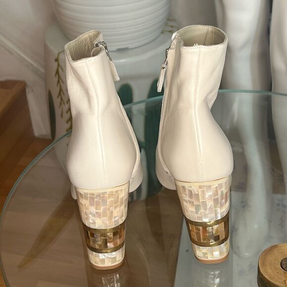 FREYA ROSE
LONDON  - Picture 12 of 14